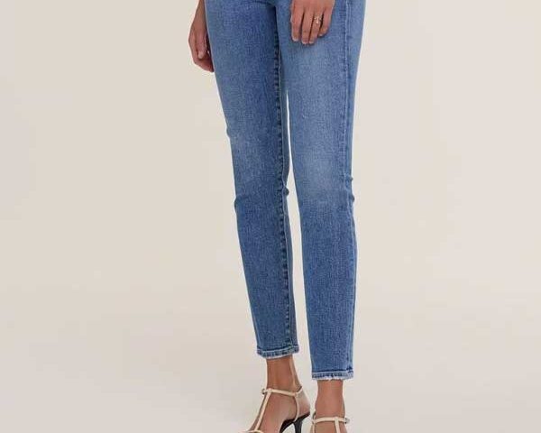 women-Slim-fit-jeans-style